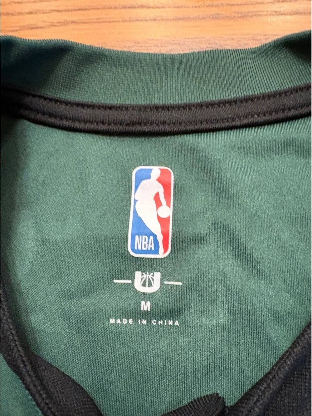 Official NBA Milwaukee Bucks Henley T-Shirt Men's Size Medium Green Short Sleeve